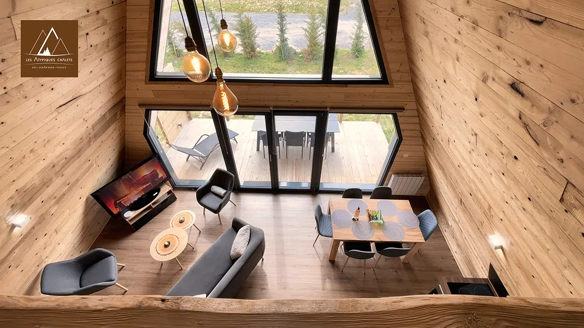Vue d’ensemble du chalet Charkhan – Design A-Frame et espace lumineux Intérieur chalet 6 personnes Gérardmer architecture A-Frame